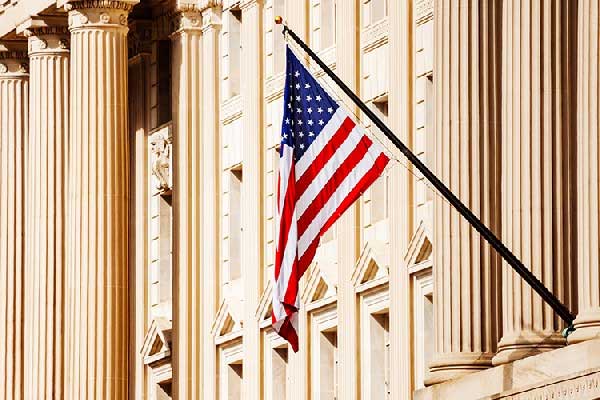 午盘：美股走低科技股领跌 纳指下跌380点